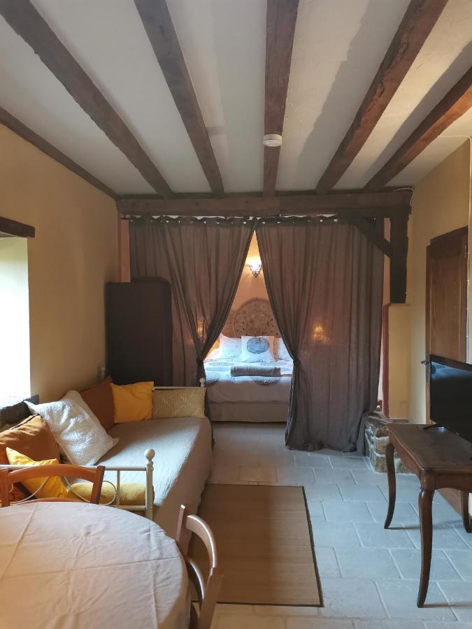 Domaine Des Maillets Bed and Breakfast Blot-l'Eglise Εξωτερικό φωτογραφία